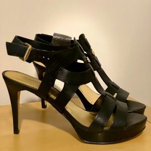 New without box. Never worn, super cute.